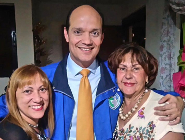 Compartiendo con amigas en reunión PEDista en Santiago de los Caballeros